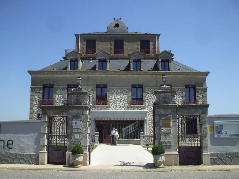 Domaine de la Corniche, built above Rolleboise by King Leopole II of Belgium.