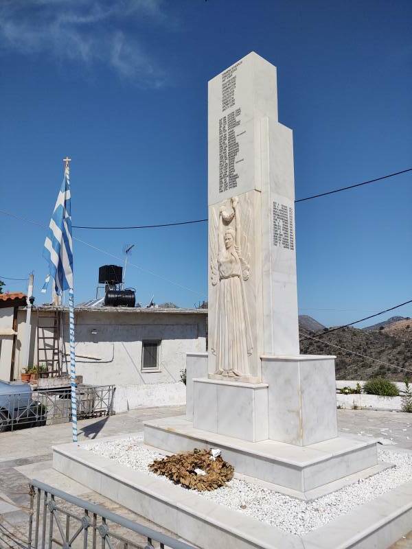 Memorial at the center of Damasta village in Crete.