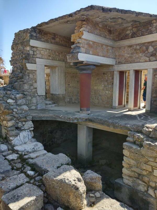 Steel-reinforced concrete structures at Knossos.