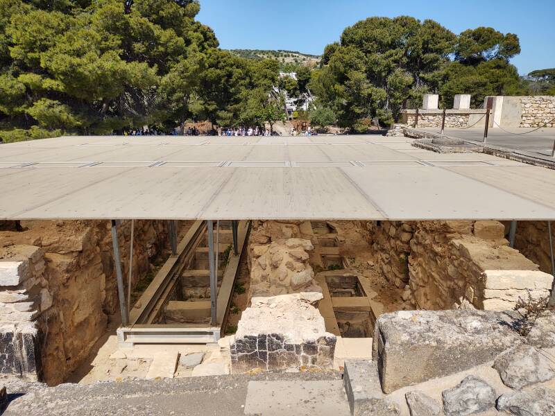 Western Magazines at Knossos.