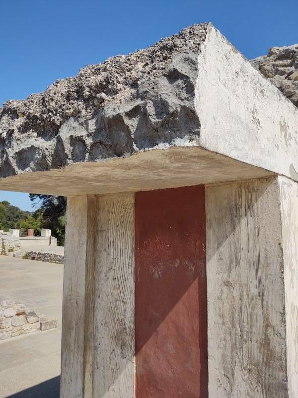 Steel-reinforced concrete 're-imagining' at Knossos.