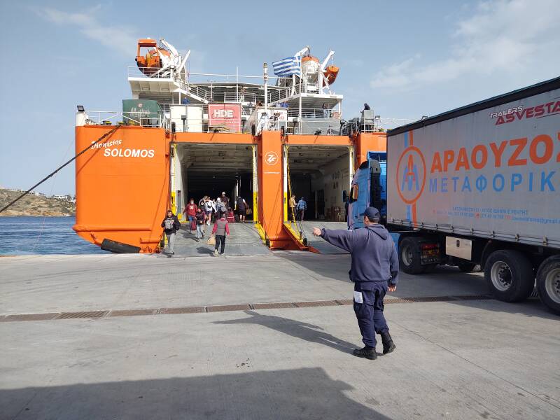 Ferry from Ios to Folegandros unloading and loading in Ios.