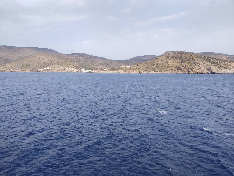 Ferry from Ios to Folegandros approaching the port of Sikinos.