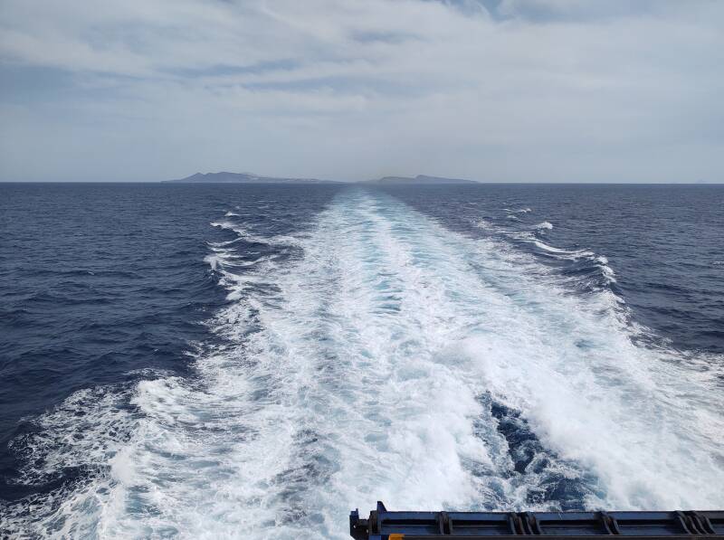 Ferry from Thira (Santorini) to Ios.