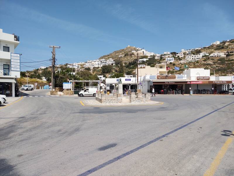 The traffic circle at Ios port, with Homer and the bus to Hora.