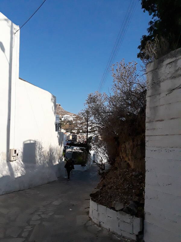 Lane along the waterfront from Alina to Agia Marina.