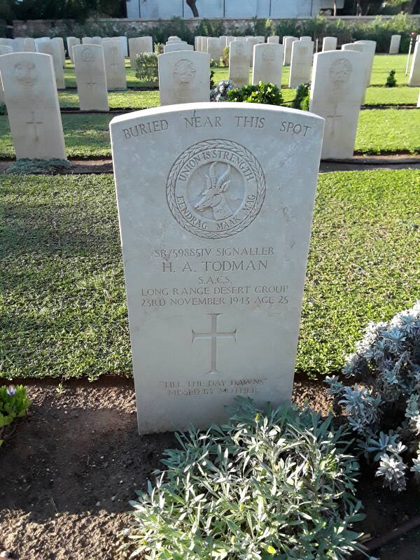 Gravestone at the War Cemetery in Agia Marina on Leros: 'Buried near this spot / Union is strength / Eendrag maak mag / SR/59885IV Signaller / H. A. Todman / S.A.C.S. / Long Range Desert Group / 23rd November 1943 Age 25 / Till the day dawns / Missed by Mother'.