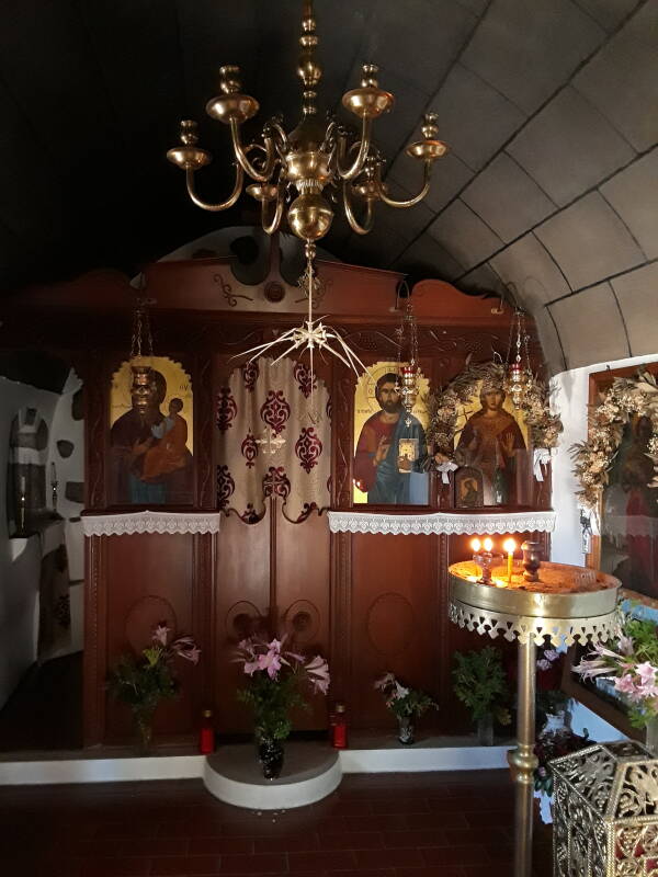 Small chapel along the road between Skala and Hora.