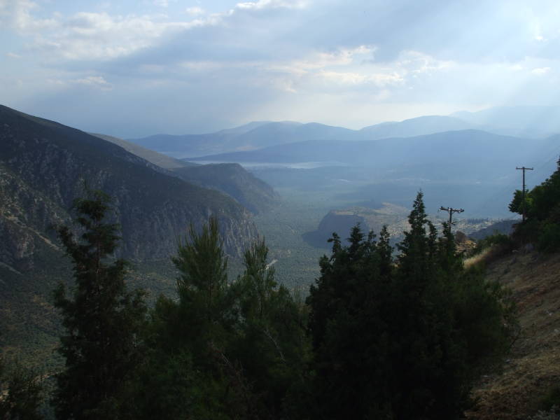 We're looking down the valley from Delphi, toward the coast of the Gulf of Korinth and the port of Kira.