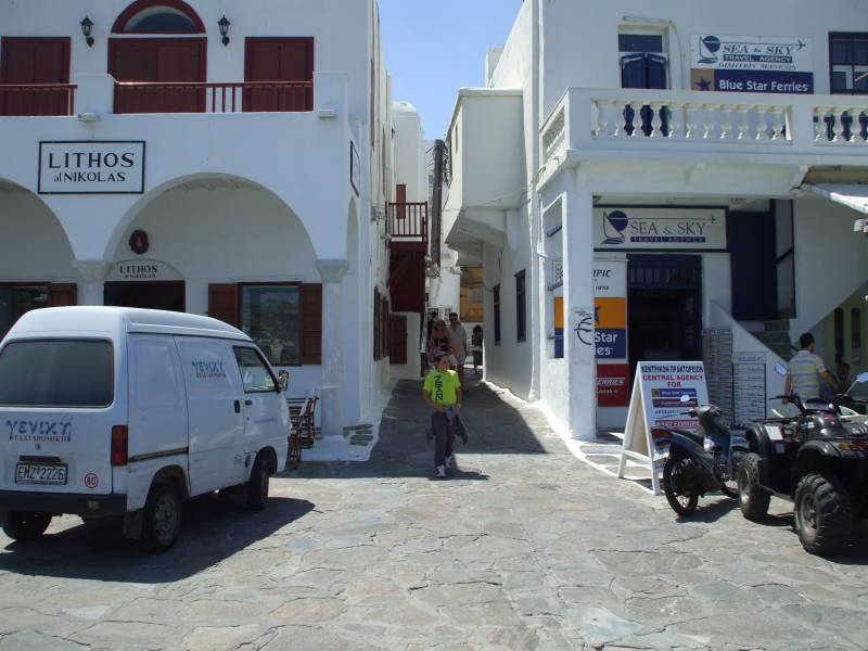 Matogianni, the main street south through Hora on Mykonos.