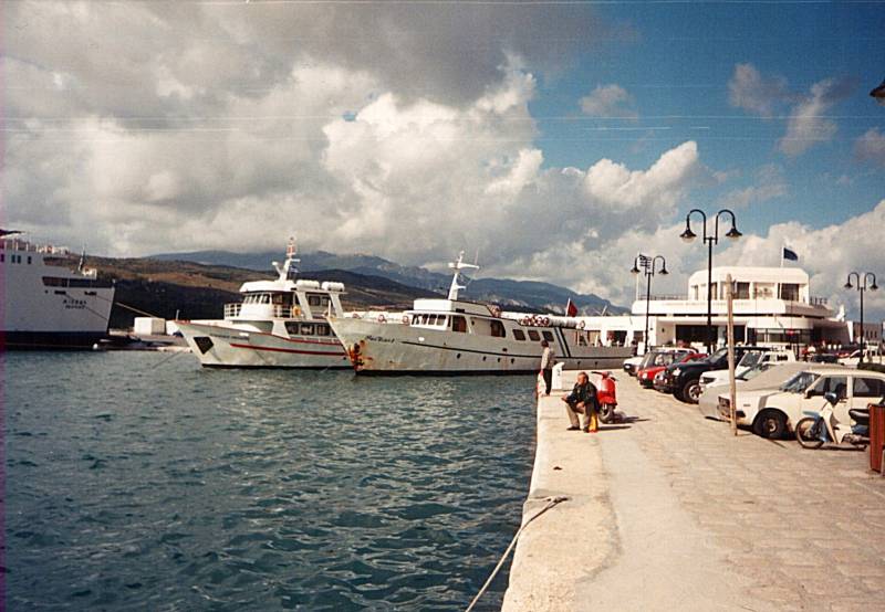 The small ferry from Kuşadası arrives in Samos every day during the high seaon.