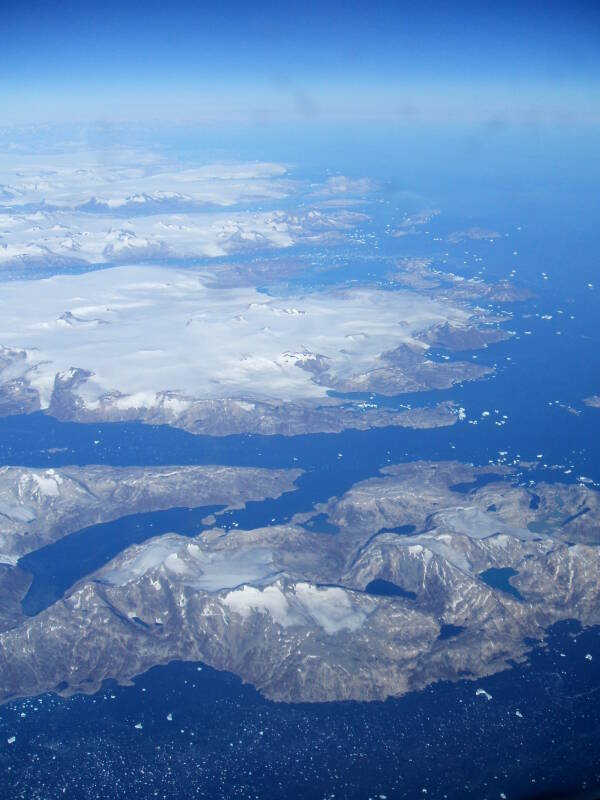 View of Greenland from on board Air Canada flight 857 from London Heathrow to Toronto, 20 September 2006.  Airbus 330 seat 41K, climbed to FL 400 in second half of flight.