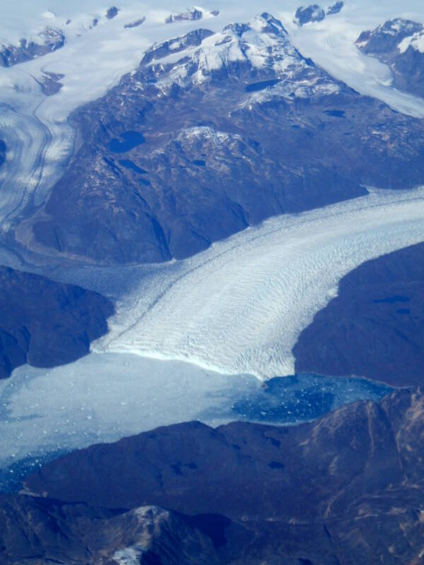 View of Greenland from on board Air Canada flight 857 from London Heathrow to Toronto, 20 September 2006.  Airbus 330 seat 41K, climbed to FL 400 in second half of flight.