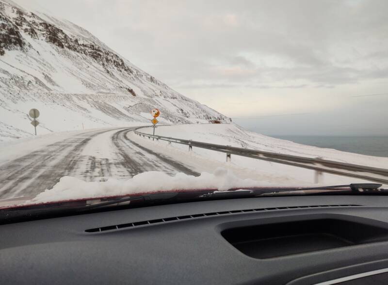 Road from Dalvík to Ólafsfjörður, approaching the Múlagöng single-lane tunnel.