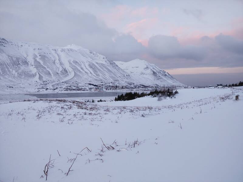 Approaching the town of Siglufjörður.