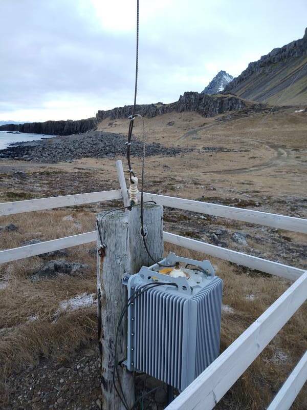 Feed point of HF T antenna at Streitishviti lighthouse south of Breiðdalsvík.