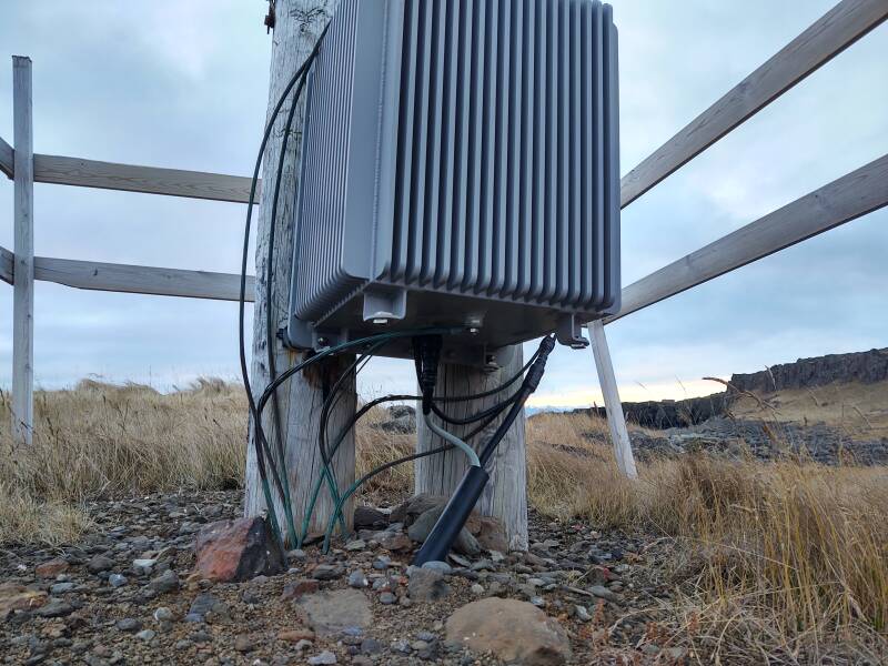 Feed point of HF T antenna at Streitishviti lighthouse south of Breiðdalsvík.