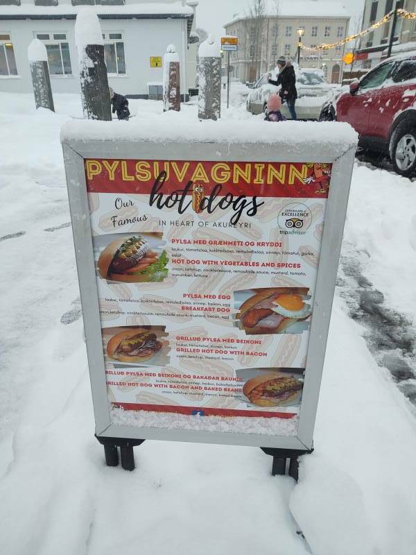 Pylsuvagniin hotdog stand in Akureyri.