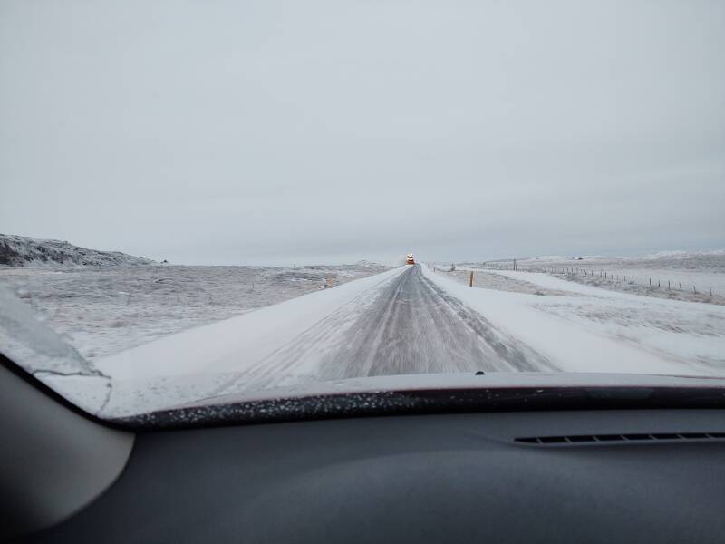 An approaching snowplow in Highway 1 west of Egilsstaðir.