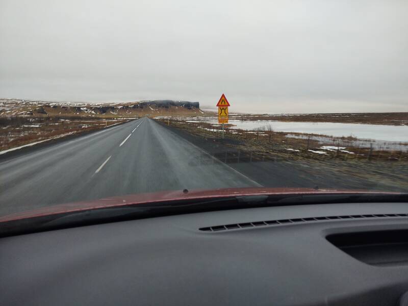 Sign for a single-lane bridge northeast of Kirkjubæjarklaustur along the Ring Road in Iceland.