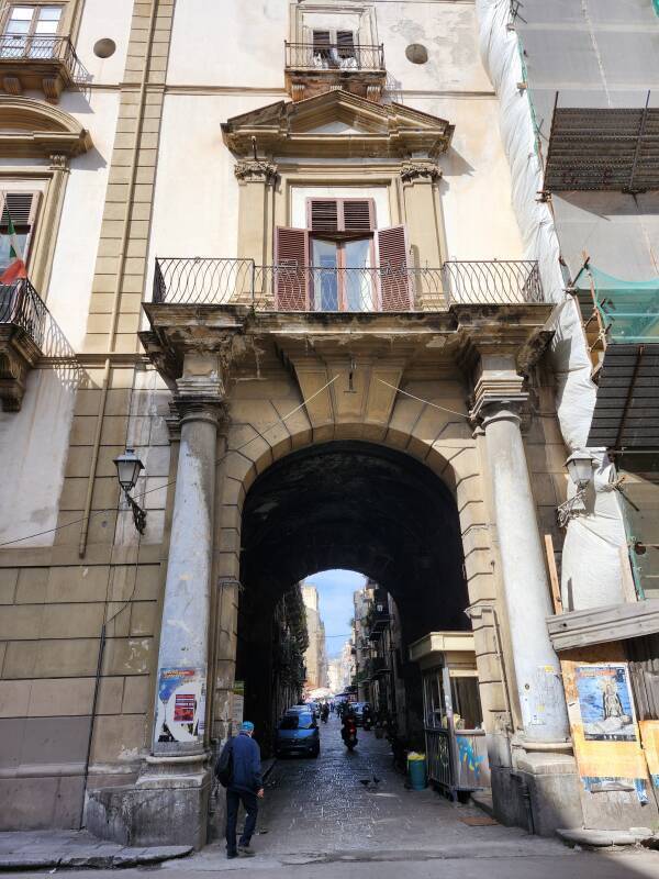 Passageway through a building into the souq.