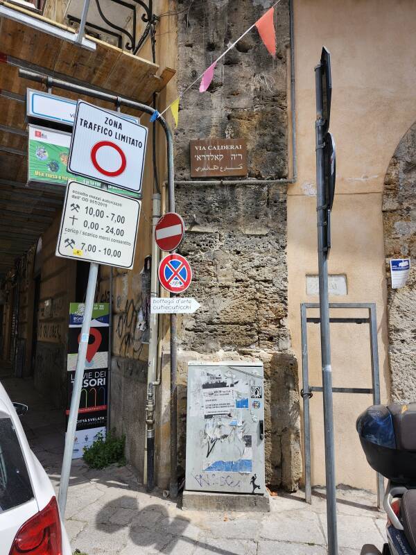 Three-language sign: Italian, Hebrew, Arabic.