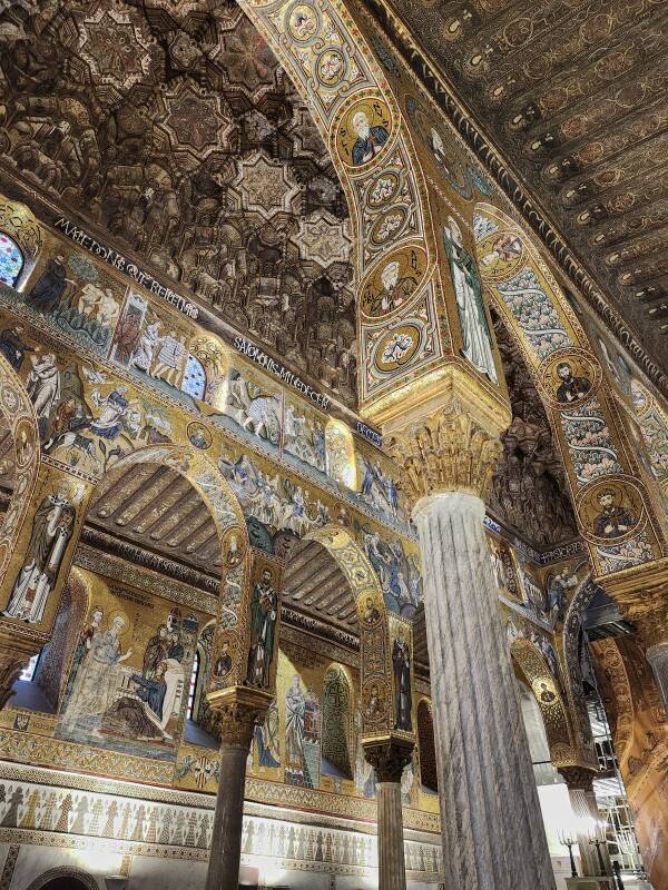 First view of the interior of the Palatine Chapel.