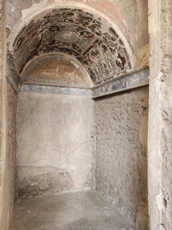 Arched alcove in an elite home along the south side of Via dell'Abbondanza.