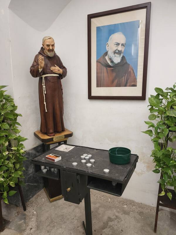 Picture and statue of Padre Pio.