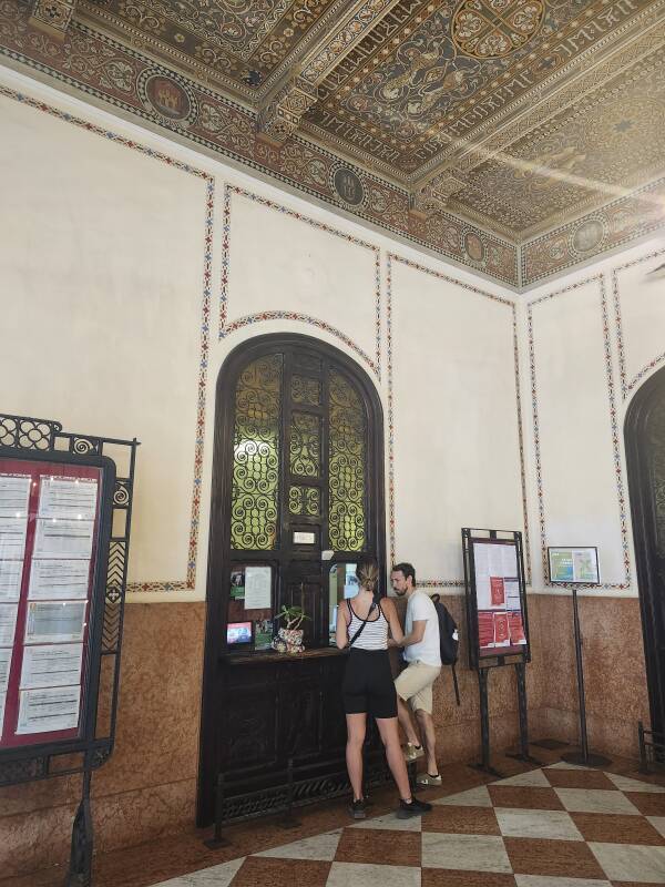 Non-white-linen-clad couple in the Taormina-Giardini train station.