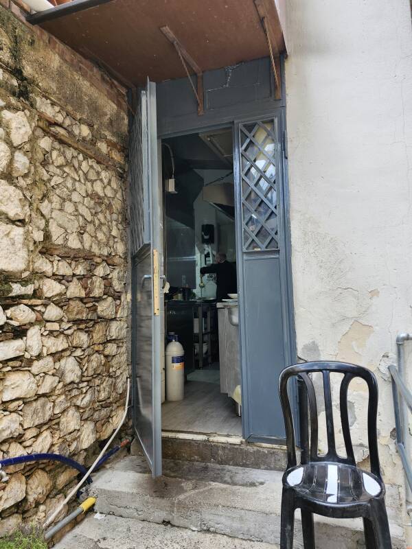 Small and large niches of the stoa.