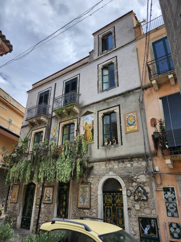 Building near the stoa.