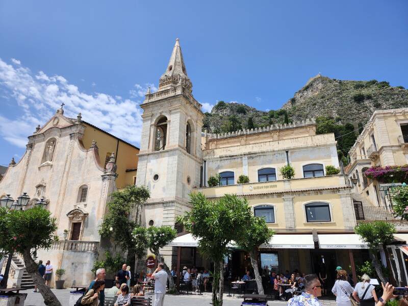 Chiesa di san Giuseppe on Piazza IX Aprile.