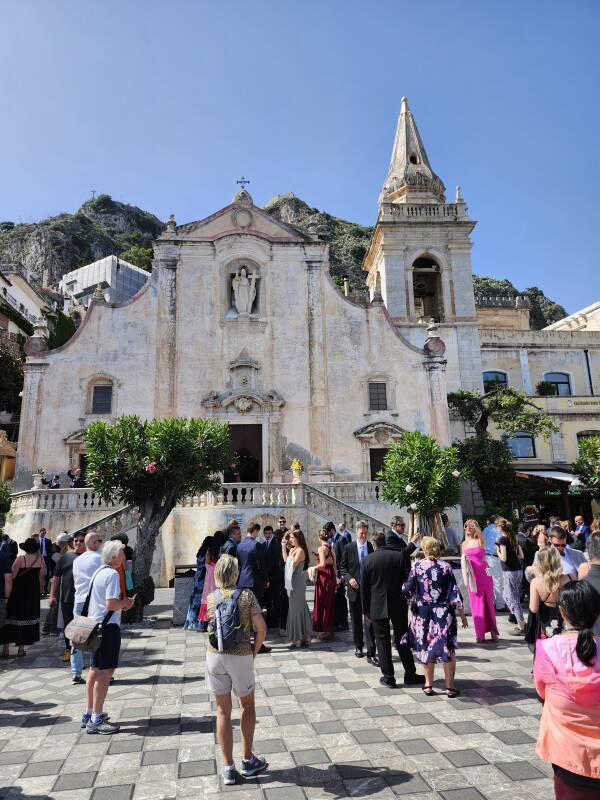 Mob of people observing the exit from a wedding in Chiesa di san Giuseppe on Piazza IX Aprile.