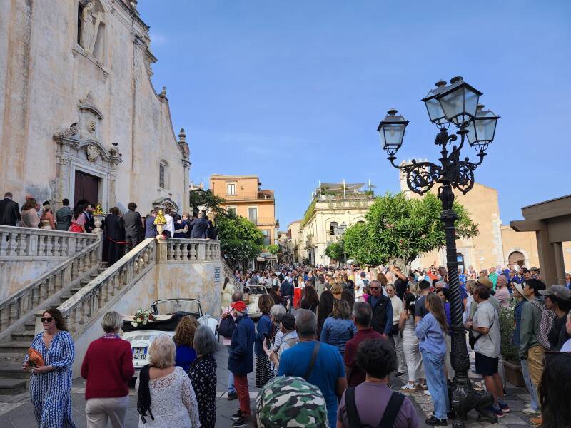 Mob of people observing the exit from a wedding in Chiesa di san Giuseppe on Piazza IX Aprile.