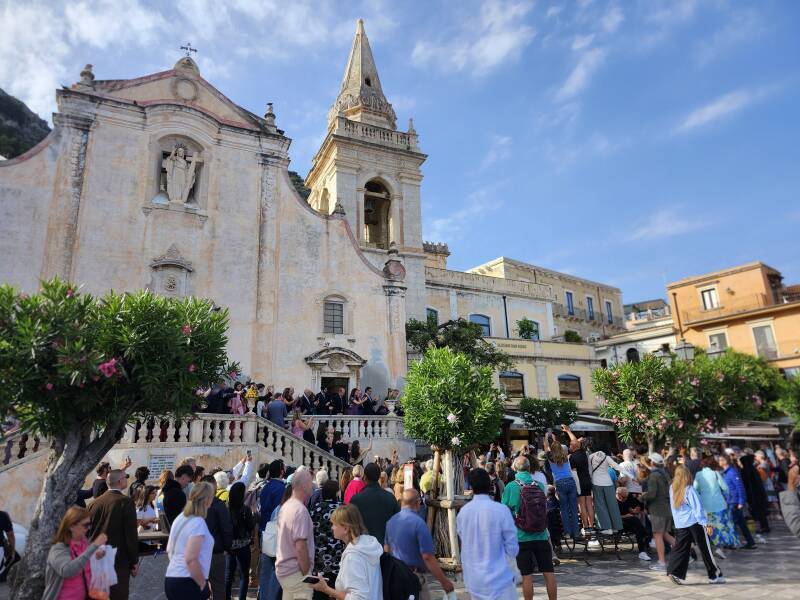 Mob of people observing the exit from a wedding in Chiesa di san Giuseppe on Piazza IX Aprile.