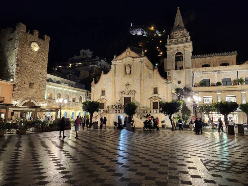 View up the mountain at 21:57.