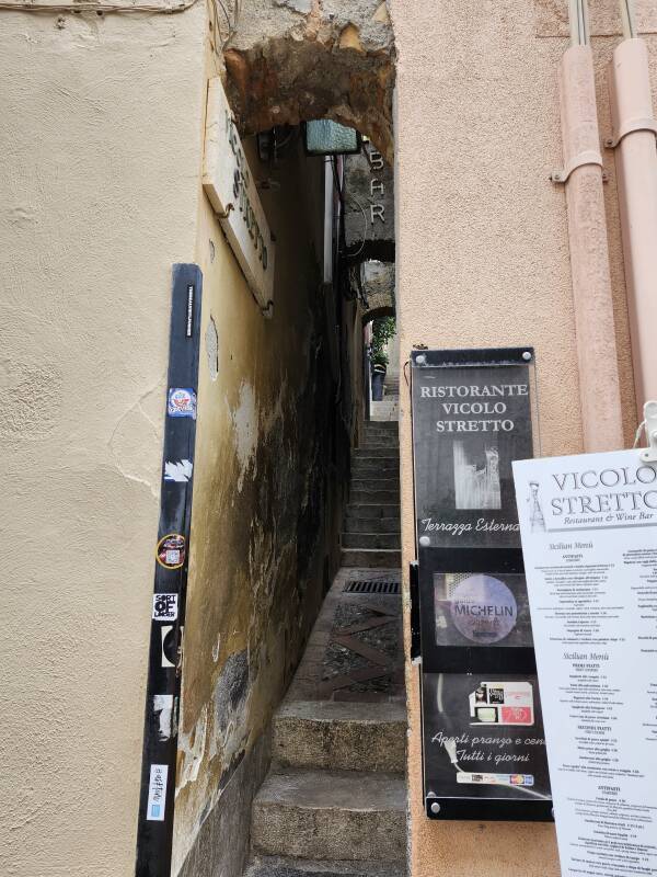 Vicolo Stretto.