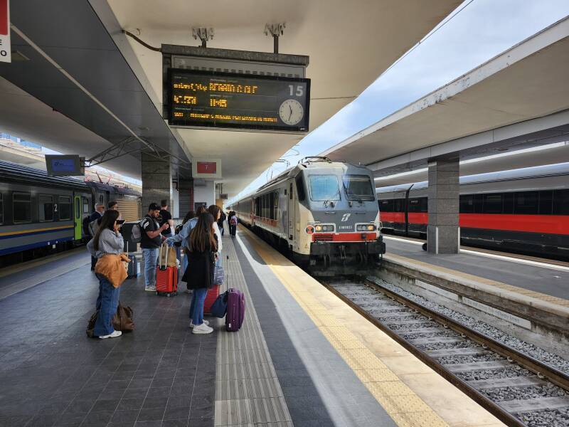Regionale train in Napoli Centrale.