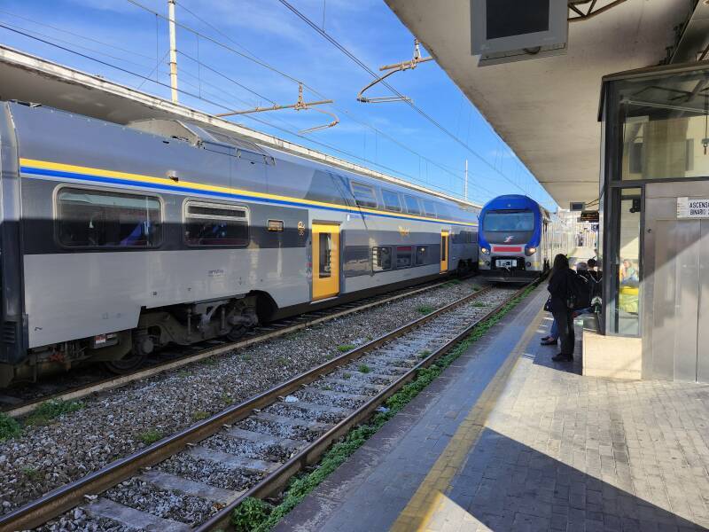 Regionale train in Napoli Centrale.