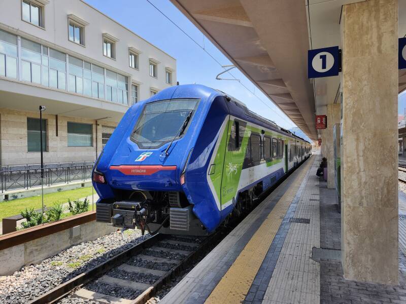 Regionale train in Palermo.