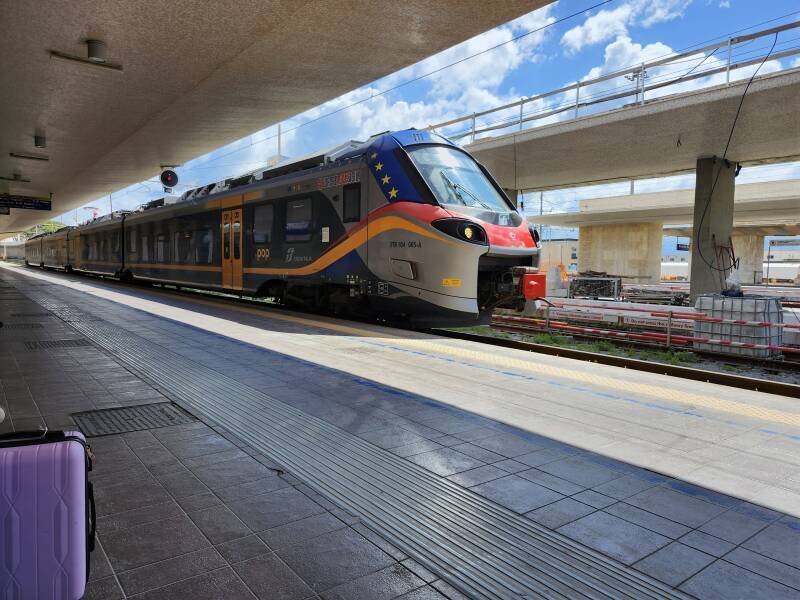 Regionale train in Messina Centrale.