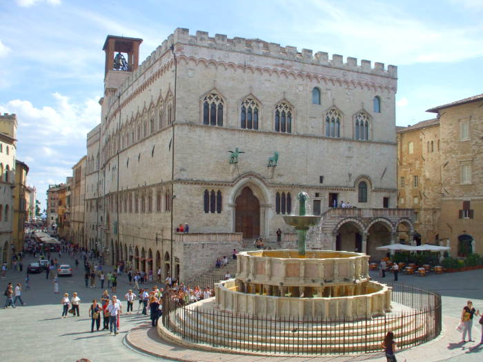 Corso Vannuci and the Palazzo dei Priori in Perugia.