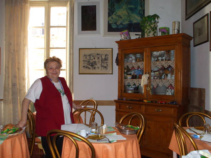 Breakfast room at Albergo Anna in Perugia.