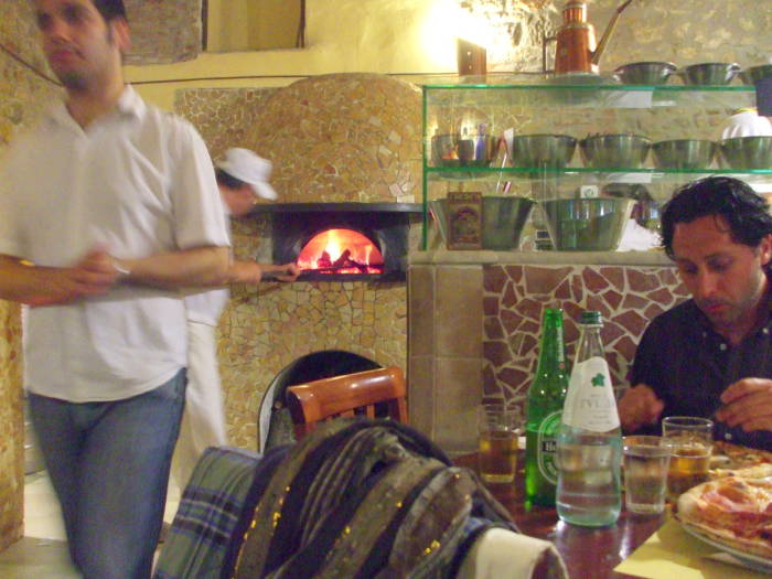 Pizzeria Mediterranea restaurant in Perugia.