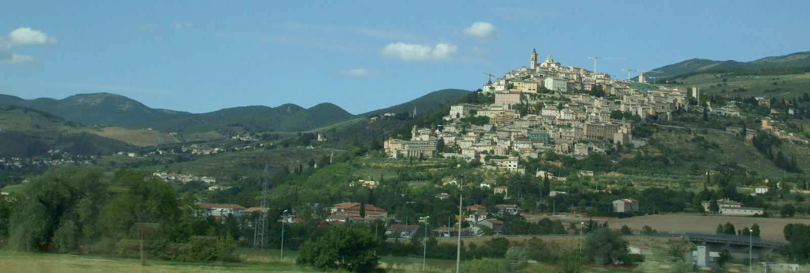 Panoramic view of an Umbrian hill town.