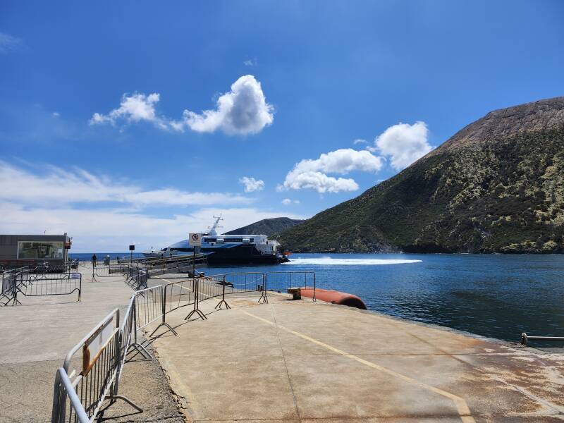 High speed ferry Gabriele M leaving the pier on Vulcano to continue to Liparo and Stromboli.