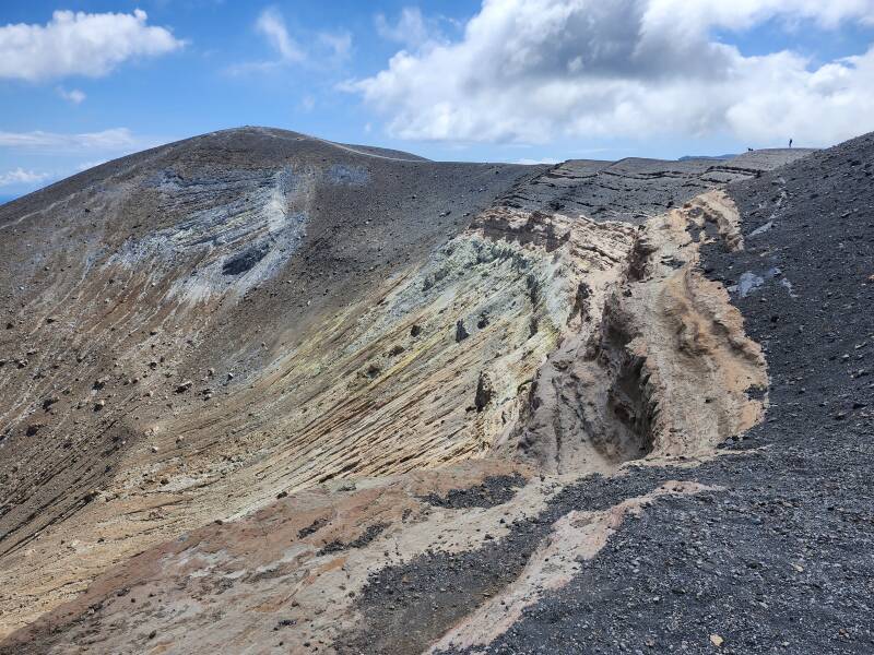 View along the crater rim, sloping down to the left.