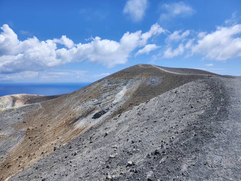 View along the crater rim, sloping down to the left.