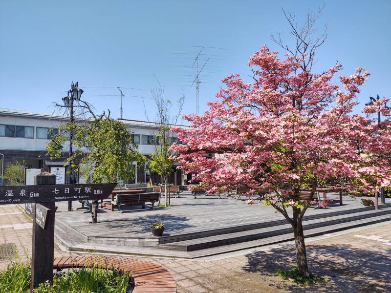 Ham radio antennas above shops in Aizu-Wakamatsu.